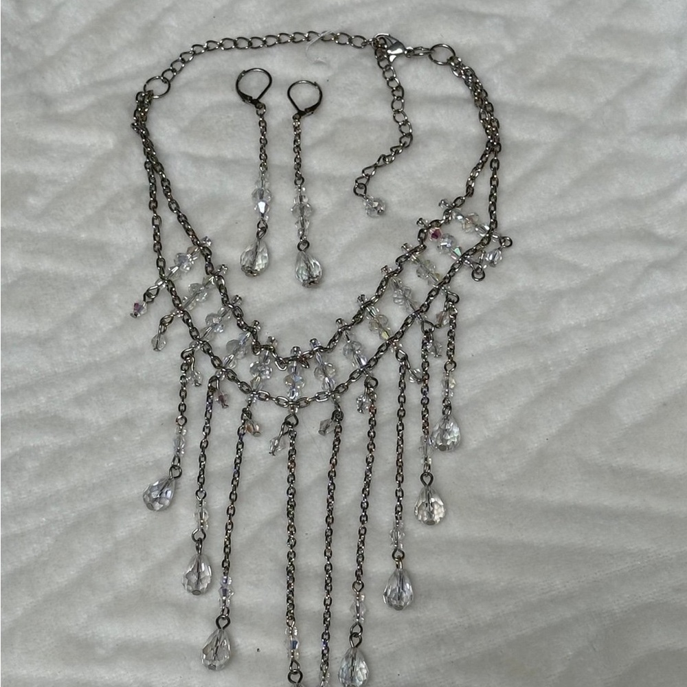 Elegant drop design Necklace and Earring Set